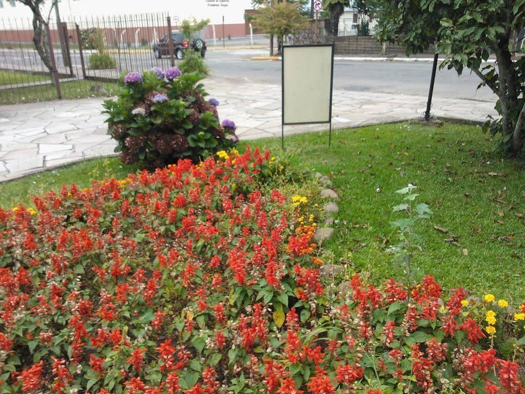 Flores Inn 2*